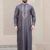 2024 New Muslim Men Hand Embroidered Formal Long Sleeve Luxury Abaya Designer Thobe Saudi Arabia Style with an Ethnic Motif