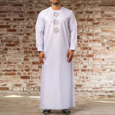 Elegant casual Muslim men's long robe with round neck and long sleeves embroidered with ethnic style Arabic robe