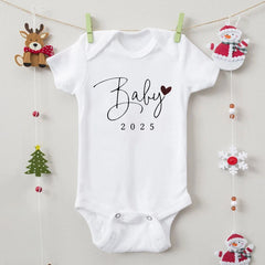 New Cotton Romper for Infant Boy Girl "Baby 2025" Funny Heart Pattern Onesies Coming Soon Gift Newborn Short Sleeve Bodysuits